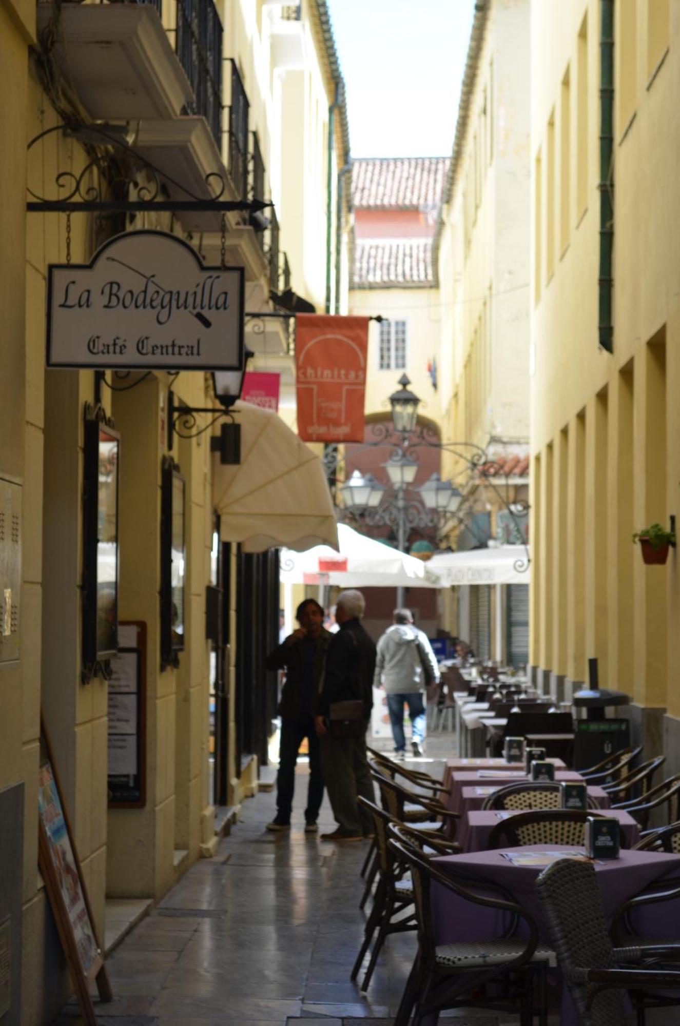 Homely Malaga Plaza Montano Exteriör bild