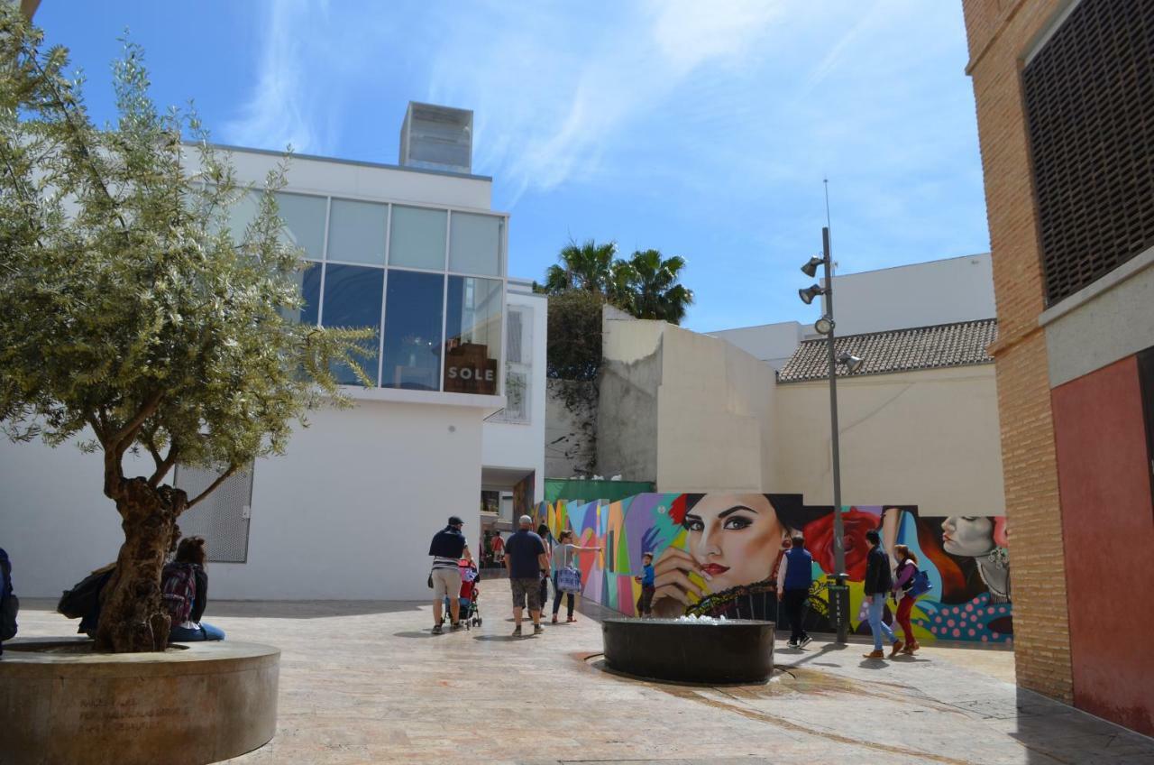 Homely Malaga Plaza Montano Exteriör bild